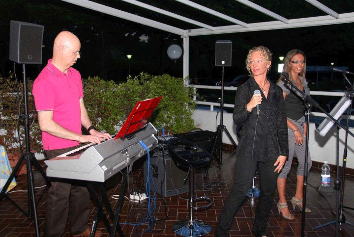 Locandina Ely, Max & Samy